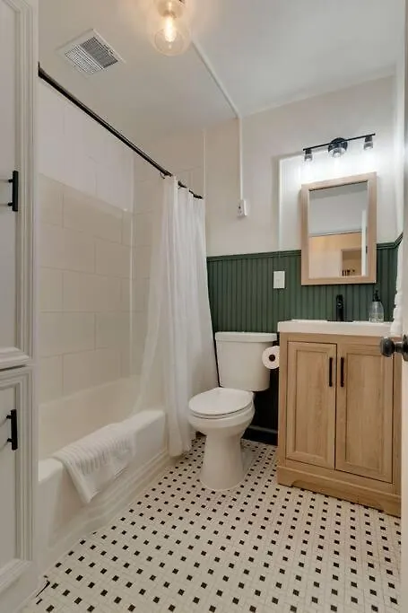 Southern Charmer 2 Miles To Broadway Nashville Apartment